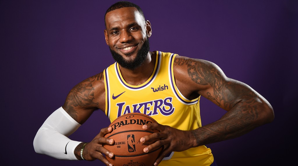 bron_wearing_lakers_yellow_media_day
