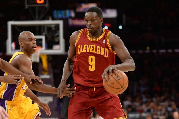 hi-res-462699399-luol-deng-of-the-cleveland-cavaliers-drives-to-the_crop_north