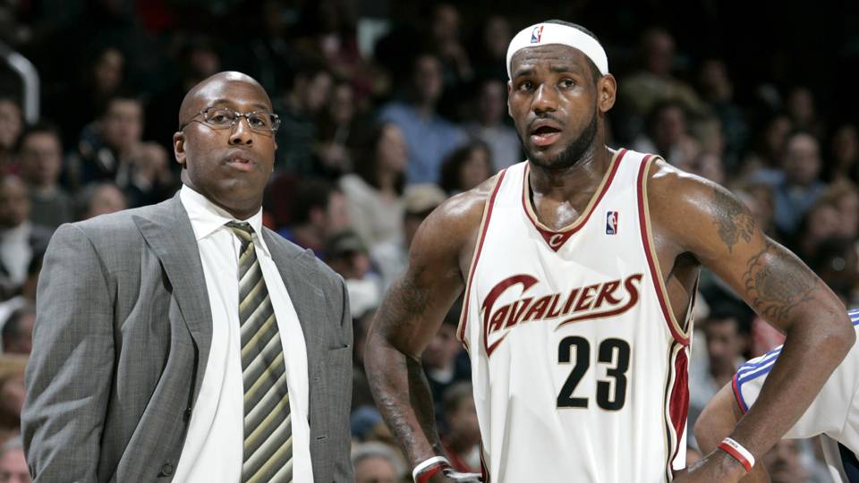 mike-brown-and-lebron-james_w1hh62av12oj1oa44r11rt3qr