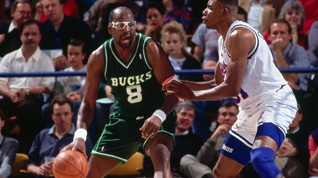 SACRAMENTO, CA - MARCH 27: Moses Malone #8 of the Milwaukee Bucks posts up against the Sacramento Kings during a game played on March 27, 1993 at the Arco Arena in Sacramento, California. NOTE TO USER: User expressly acknowledges and agrees that, by downloading and or using this photograph, User is consenting to the terms and conditions of the Getty Images License Agreement. Mandatory Copyright Notice: Copyright 1993 NBAE (Photo by Brian Drake/NBAE via Getty Images)