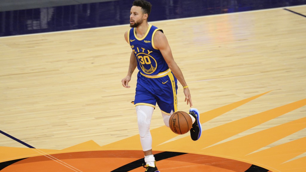 Vince Carter On How Dangerous Stephen Curry Is: “He Just Knows How To Catch You Sleeping.”