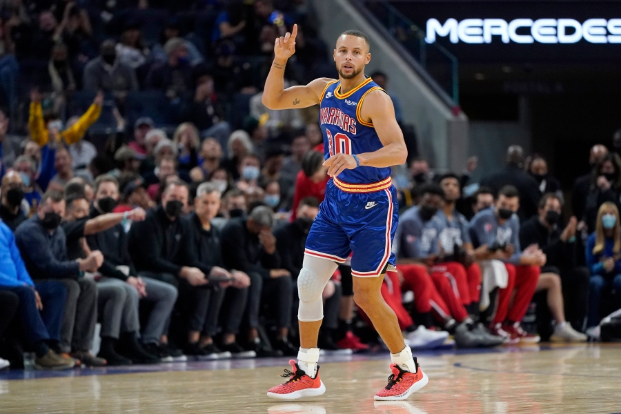 LeBron James And Damian Lillard Were In Awe Of Stephen Curry's 45-PT Explosion