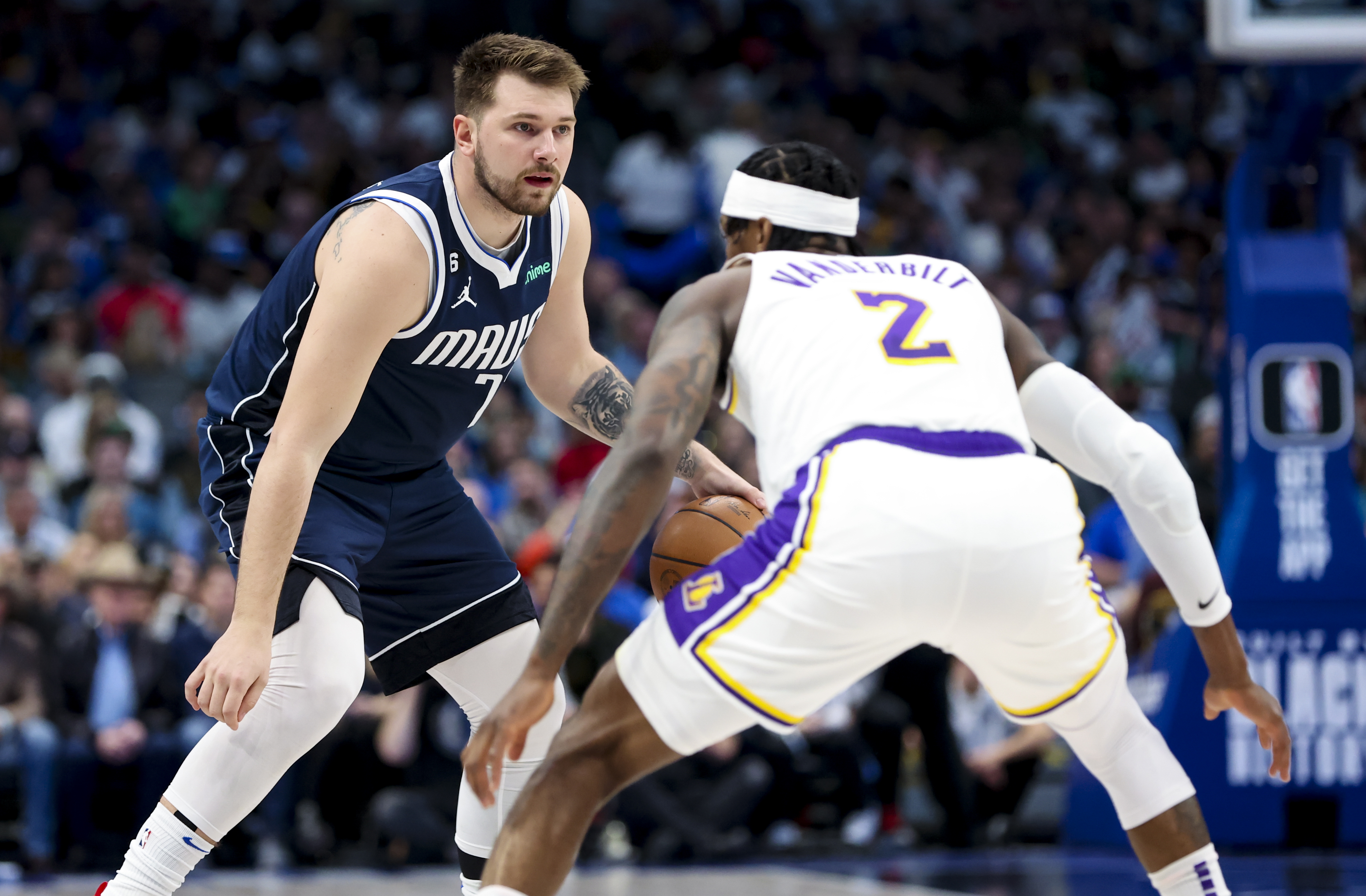 "Luka Doncic Needs To Chill Out On All The Food, Cigars, Hookah, And Alcohol", NBA Fan Slams The Mavericks Star For Looking Gassed Against The Lakers