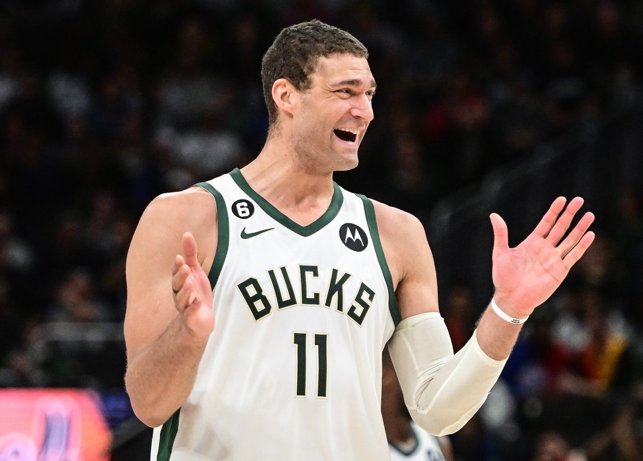 Brook Lopez Re-Signs With Bucks On Two-Year, $48 Million Deal