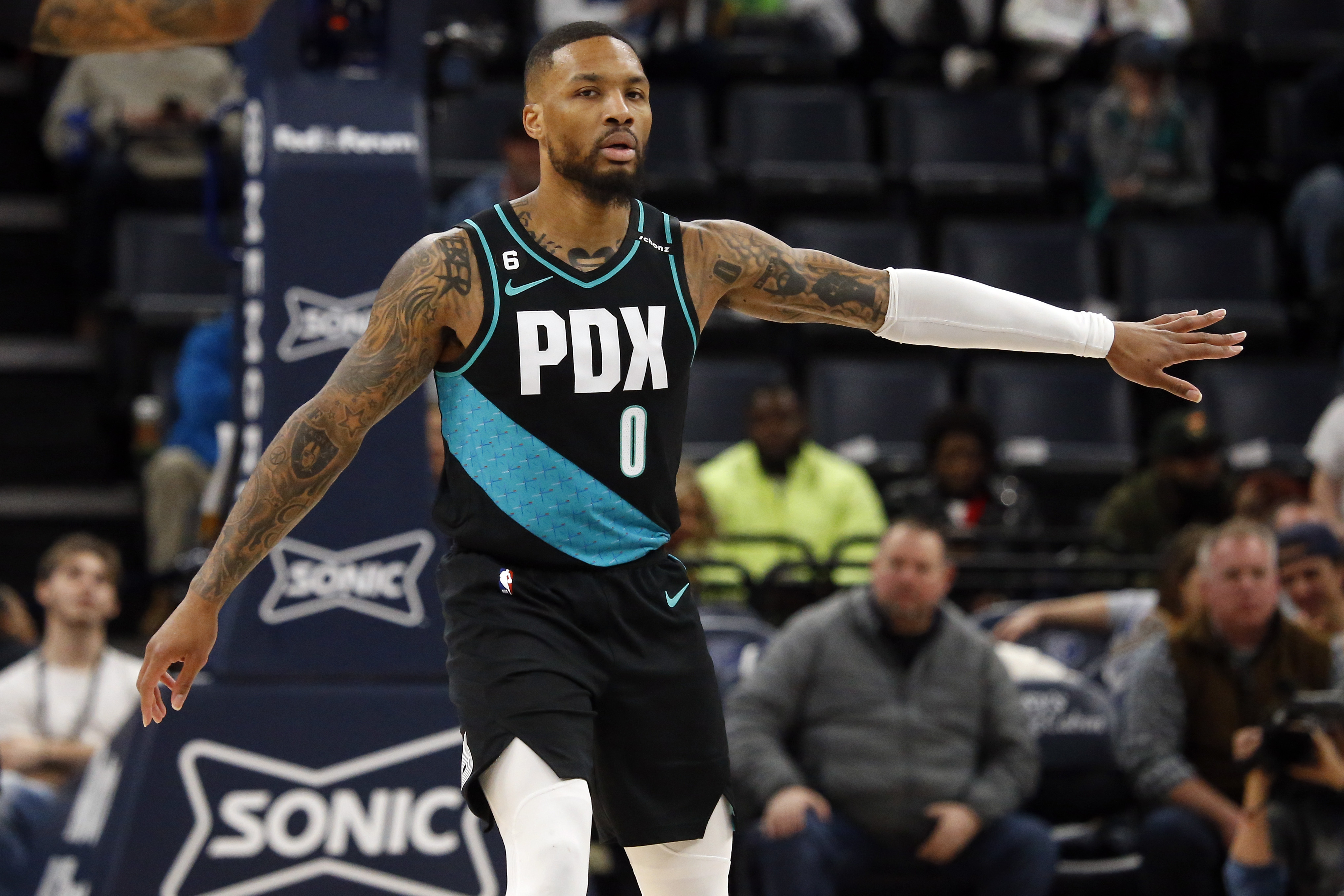 Trail Blazers Believe More Teams Will Enter The Mix For Damian Lillard The Longer They Keep Him