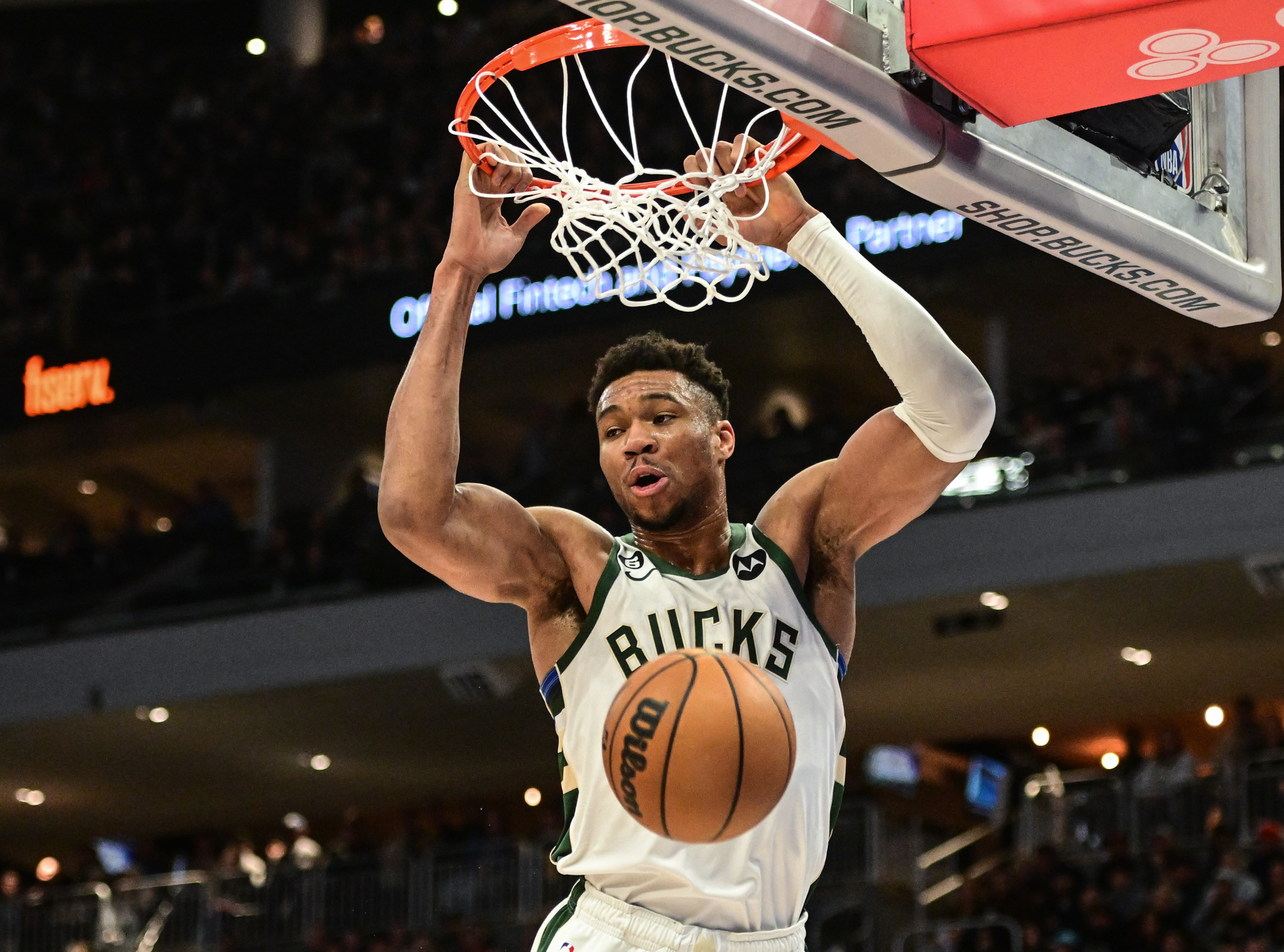Giannis Antetokounmpo Gets Mad After Being Ejected For Taunting After Poster Dunk