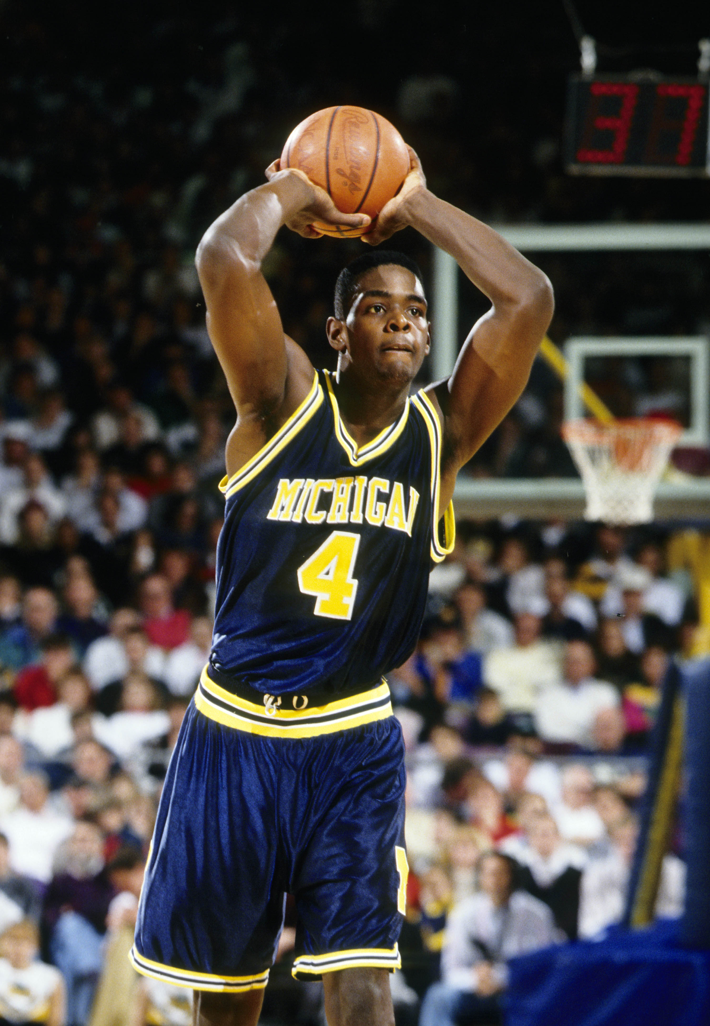 <em></figure>
<p><strong>Career Stats:&nbsp;20.7 PPG, 9.8 RPG, 4.2 APG, 1.4 SPG, 1.4 BPG</strong></p>
<p><strong>Career Achievements:&nbsp;5x All-Star, 5x All-NBA Team Selection, 1998-99 Rebounding Champion, 1993-94 Rookie of the Year, Hall of Fame</strong></p>
<p><a href=