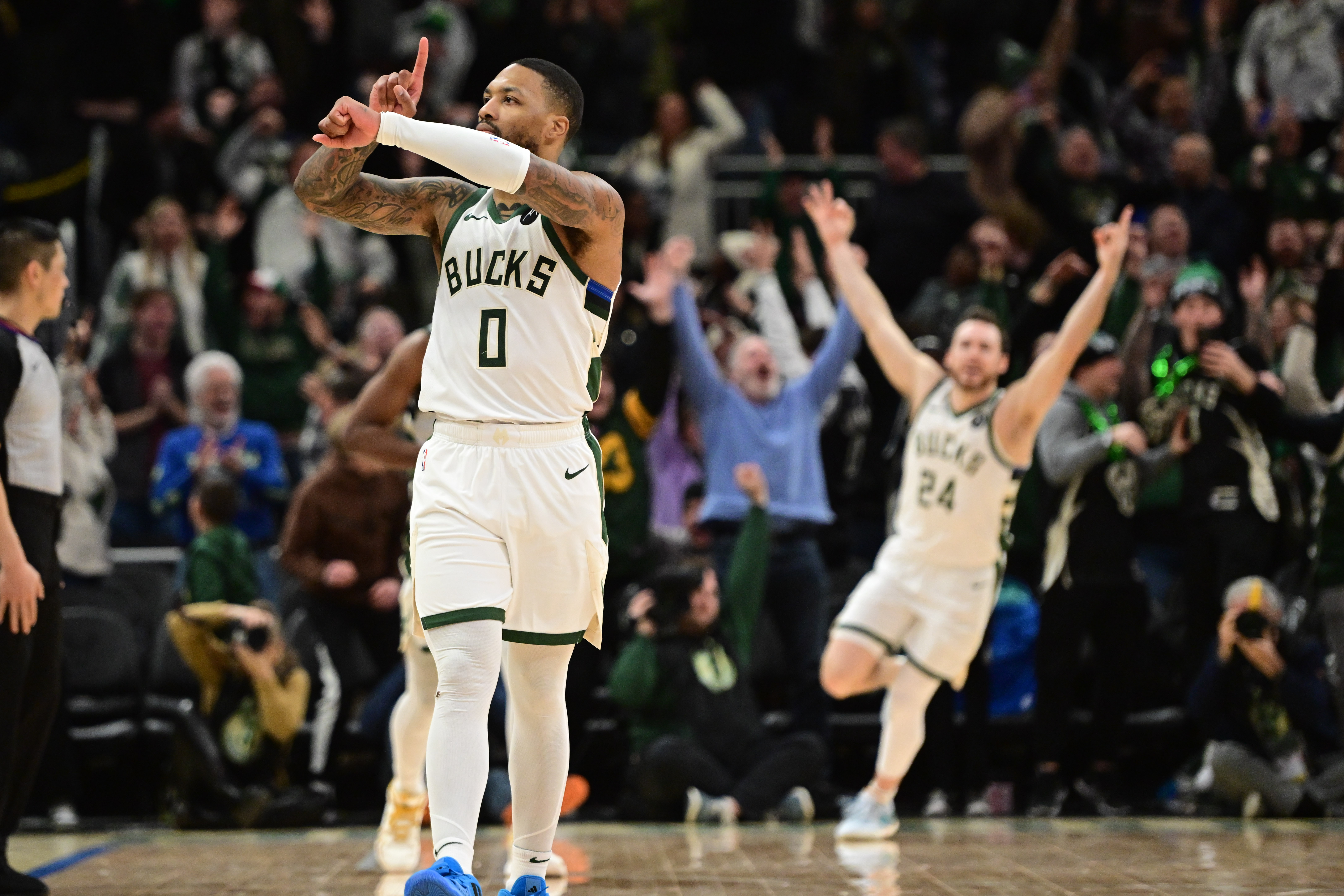 Damian Lillard Cropped Thanasis Antetokounmpo From A Pic Because He Did 'Dray Time' Instead Of 'Dame Time'