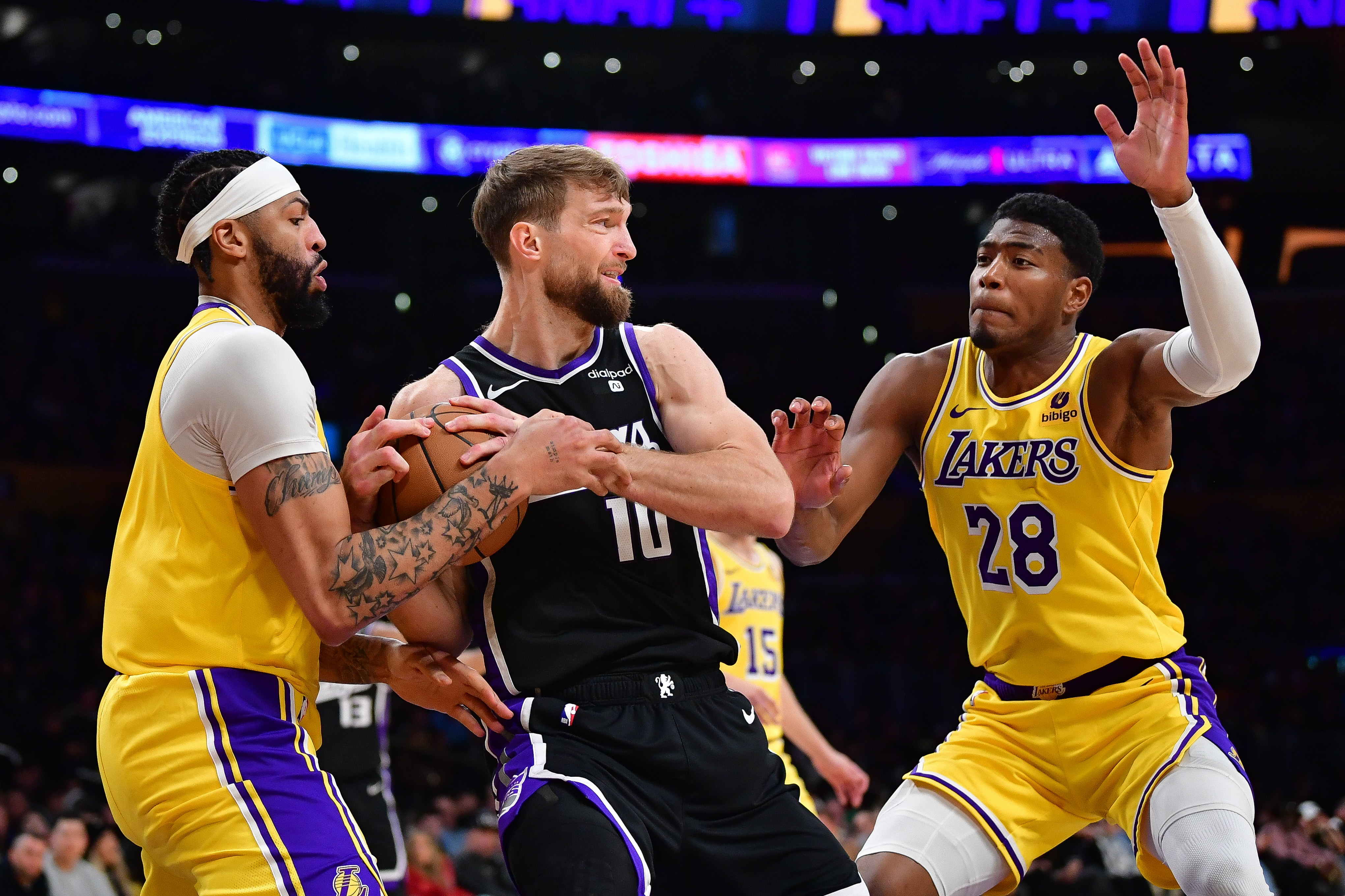 Lakers Fans Are Devastated After Another Loss To Kings: "Sabonis Keeps Punking Anthony Davis"