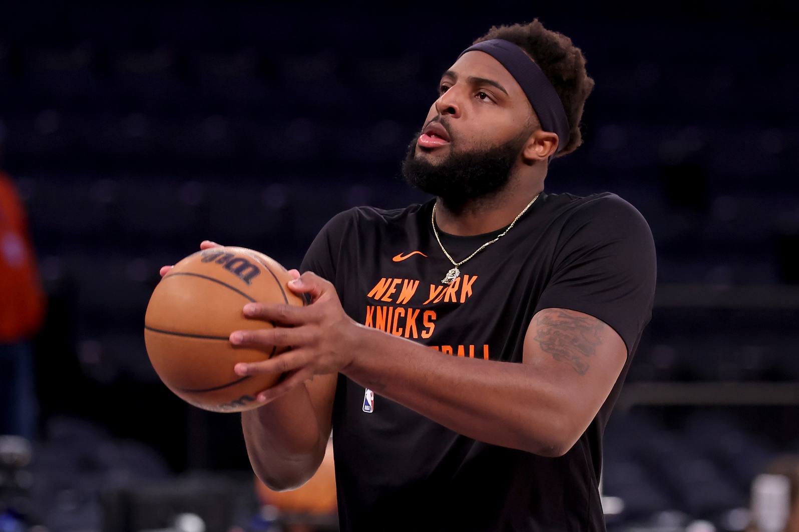 New York Knicks center Mitchell Robinson warms up at Madison Squre Garden before the game.