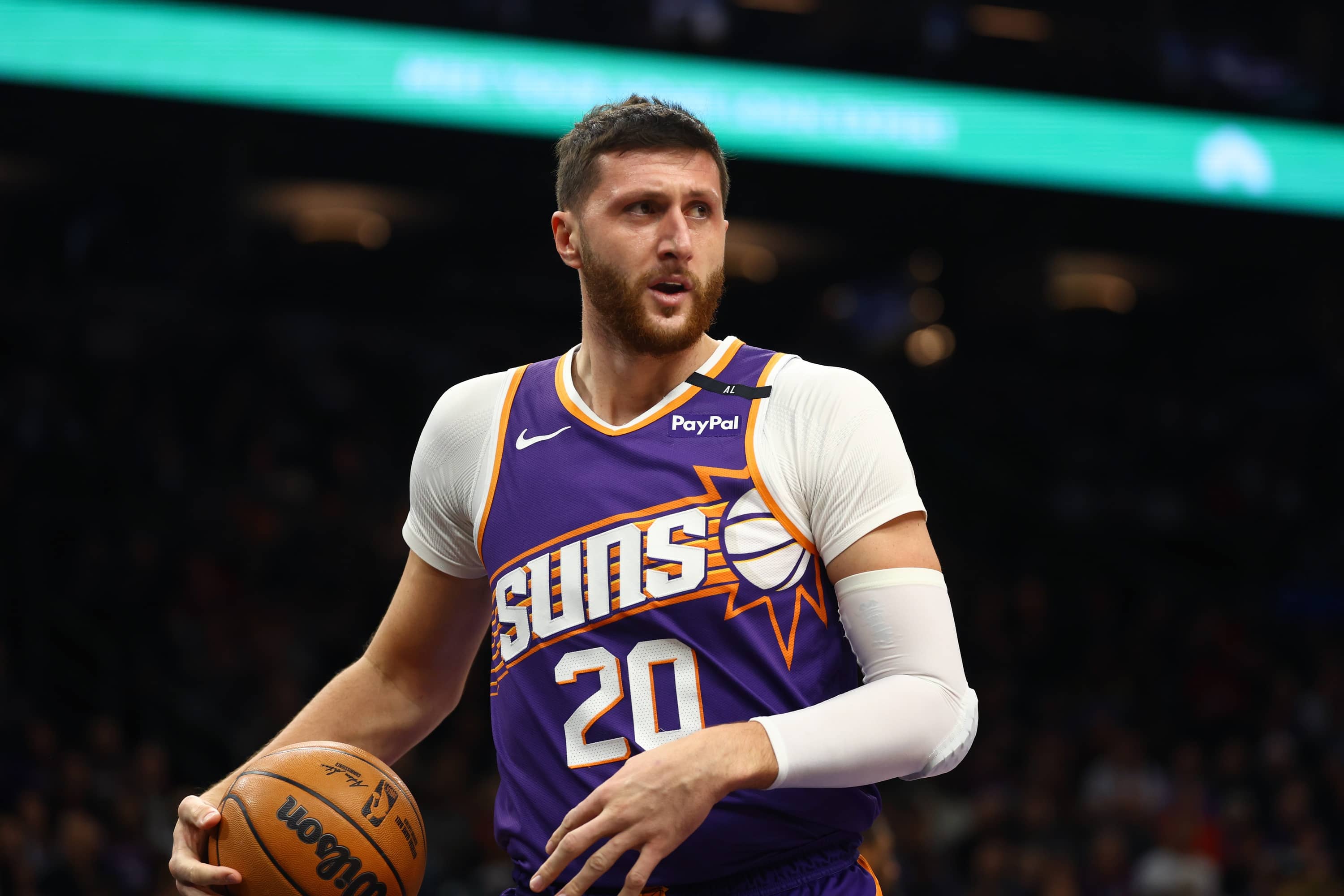 Phoenix Suns center Jusuf Nurkic (20) against the Dallas Mavericks at Footprint Center.