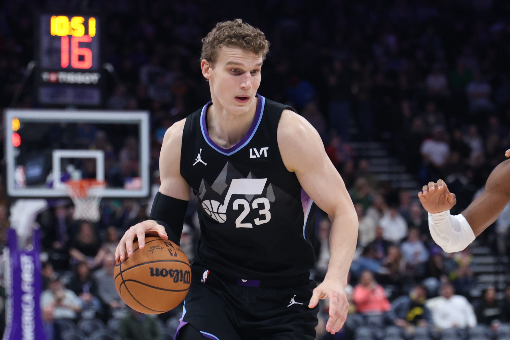 Utah Jazz forward Lauri Markkanen dribbles the ball against the Oklahoma City Thunder during the third quarter at Delta Center. Mandatory Credit: Rob Gray-Imagn Images