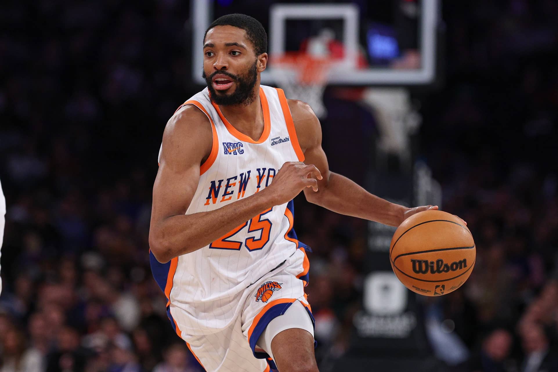 New York Knicks forward Mikal Bridges (25) dribbles up court during the first half against the Washington Wizards at Madison Square Garden.