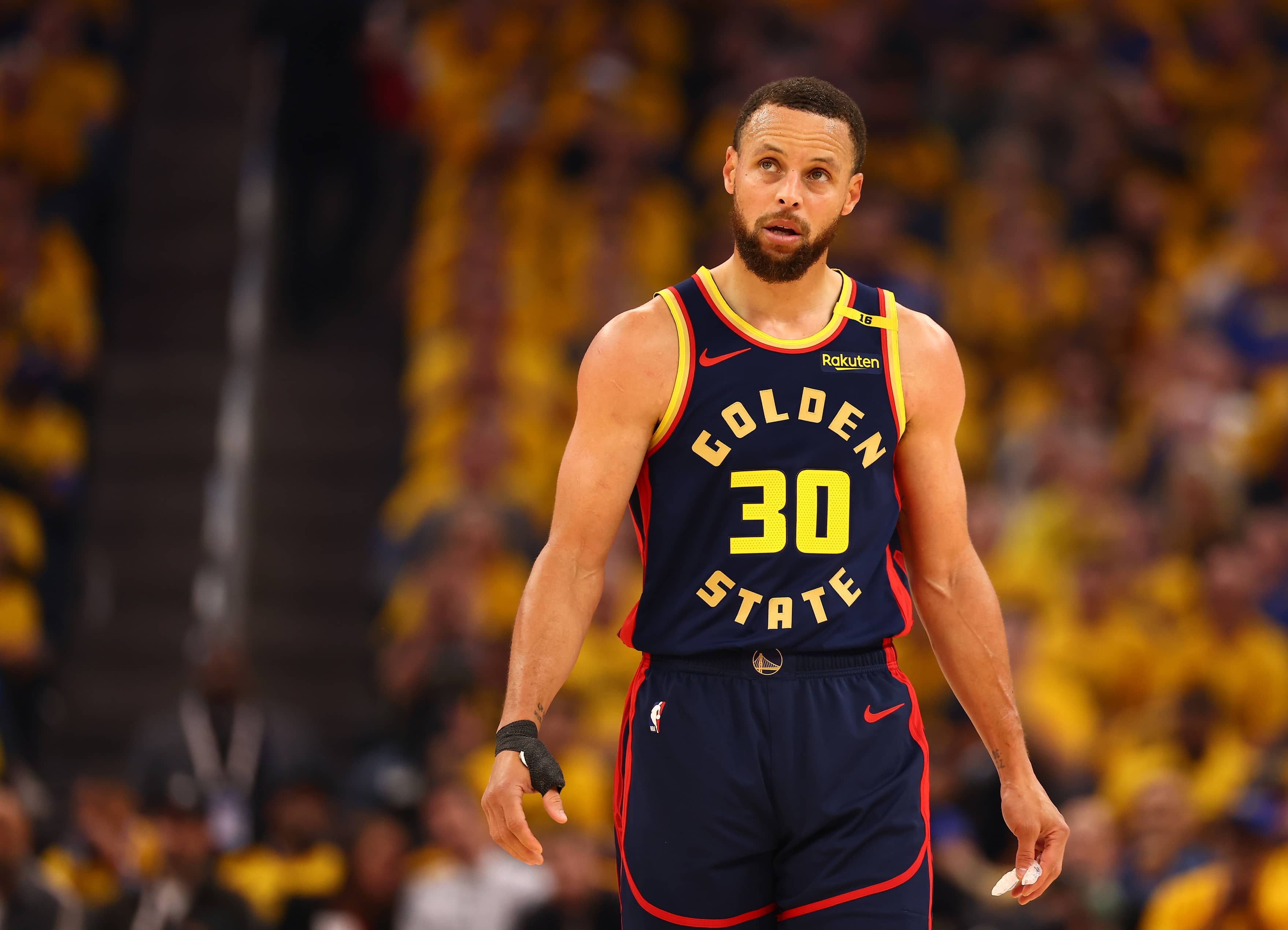 Golden State Warriors guard Stephen Curry (30) between plays against the Houston Rockets during the first quarter of game four of the 2025 NBA Playoffs first round at Chase Center.