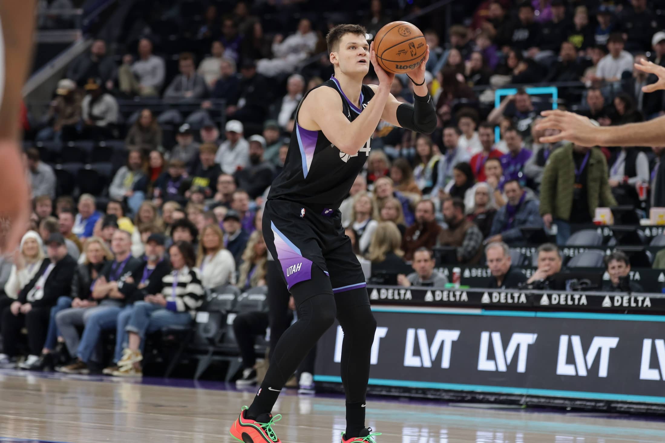 Salt Lake City, Utah, USA; Utah Jazz center Walker Kessler (24) shoots an open jump shot during the first quarter against the Minnesota Timberwolves at Delta Center. Mandatory Credit: Chris Nicoll-Imagn Images