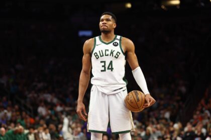 Phoenix, Arizona, USA; Milwaukee Bucks forward Giannis Antetokounmpo (34) against the Phoenix Suns at Footprint Center. Mandatory Credit: Mark J. Rebilas-Imagn Images