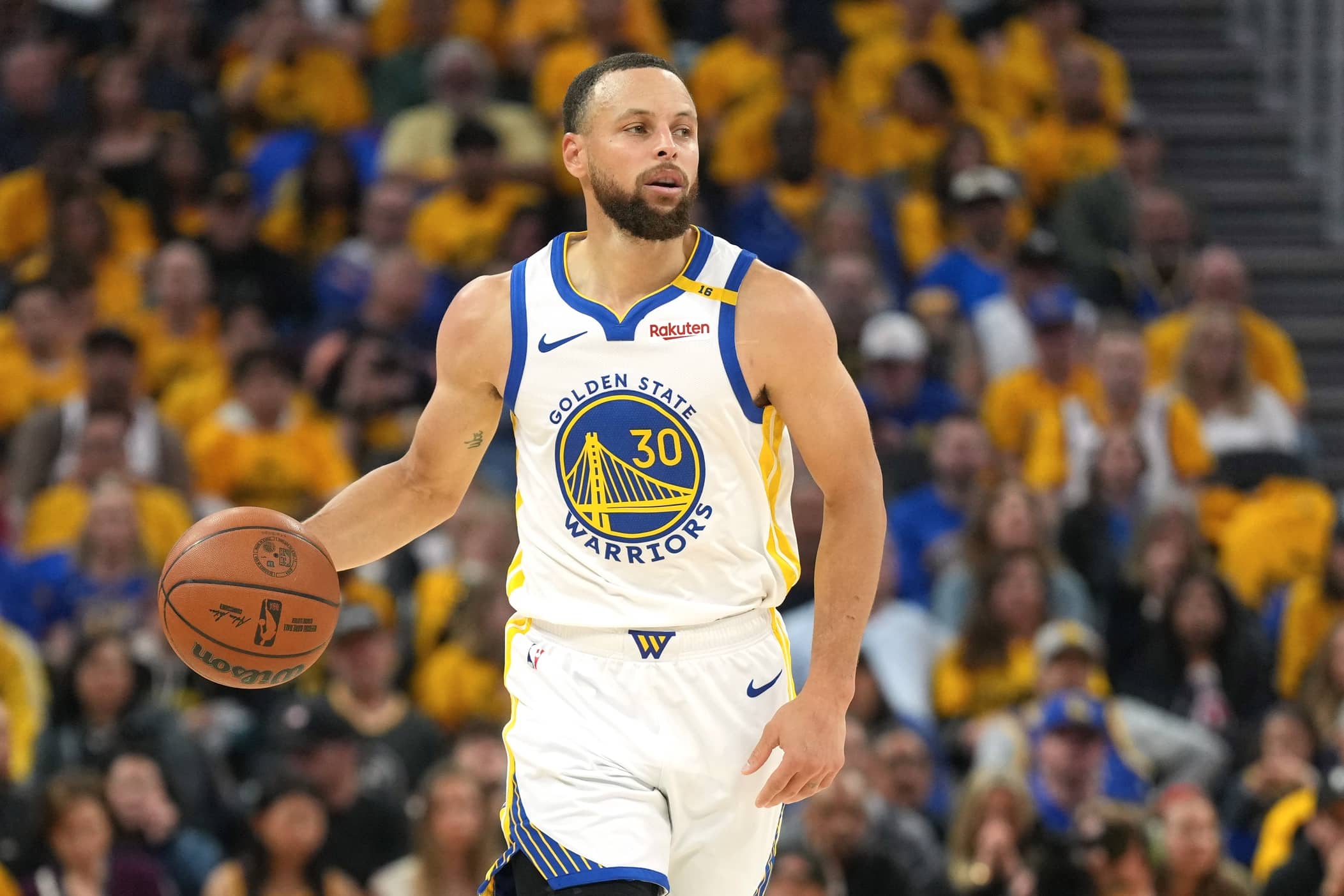 Stephen Curry in action during a game between the Golden State Warriors and Houston Rockets. Manadatory Credit: Imagn-Images