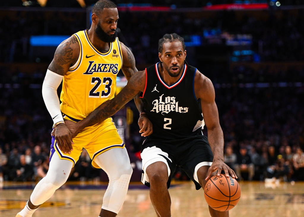 Nov 1, 2023; Los Angeles, California, USA; LA Clippers forward Kawhi Leonard (2) moves the ball against Los Angeles Lakers forward LeBron James (23) during the second half at Crypto.com Arena. Mandatory Credit: Jonathan Hui-USA TODAY Sports