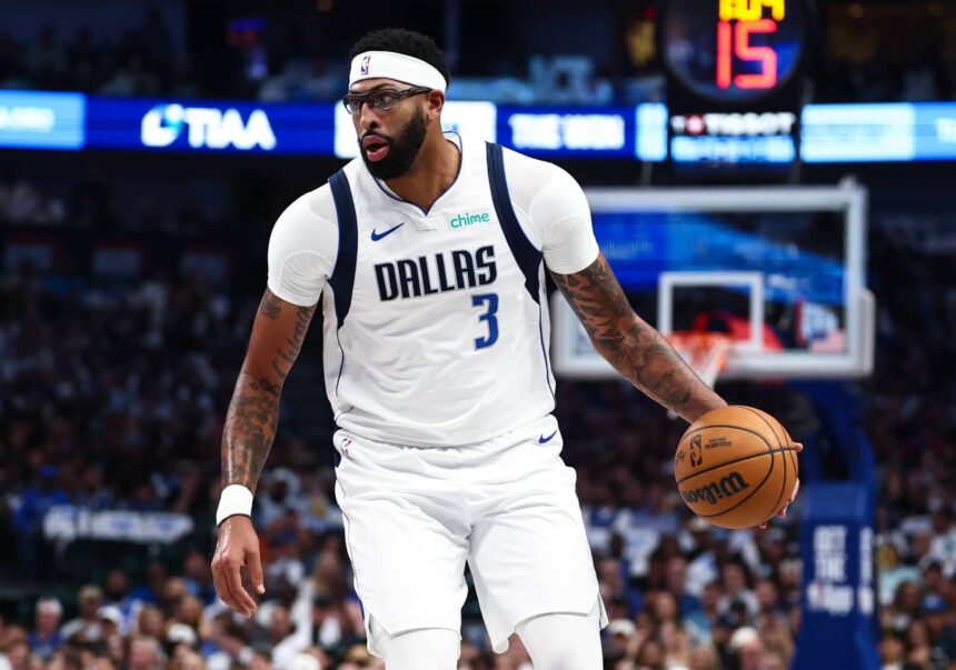Dallas Mavericks forward Anthony Davis (3) in action during the game against the San Antonio Spurs at American Airlines Center.