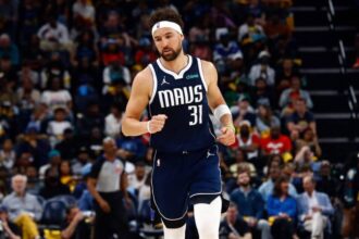 Apr 18, 2025; Memphis, Tennessee, USA; Dallas Mavericks guard Klay Thompson (31) reacts during the third quarter against the Memphis Grizzlies at FedExForum. Mandatory Credit: Petre Thomas-Imagn Images