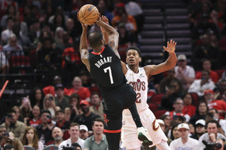 Dec 27, 2025; Houston, Texas, USA; Houston Rockets forward Kevin Durant (7) shoots the ball as Cleveland Cavaliers forward De'Andre Hunter (12) defends during the second quarter at Toyota Center. Mandatory Credit: Troy Taormina-Imagn Images