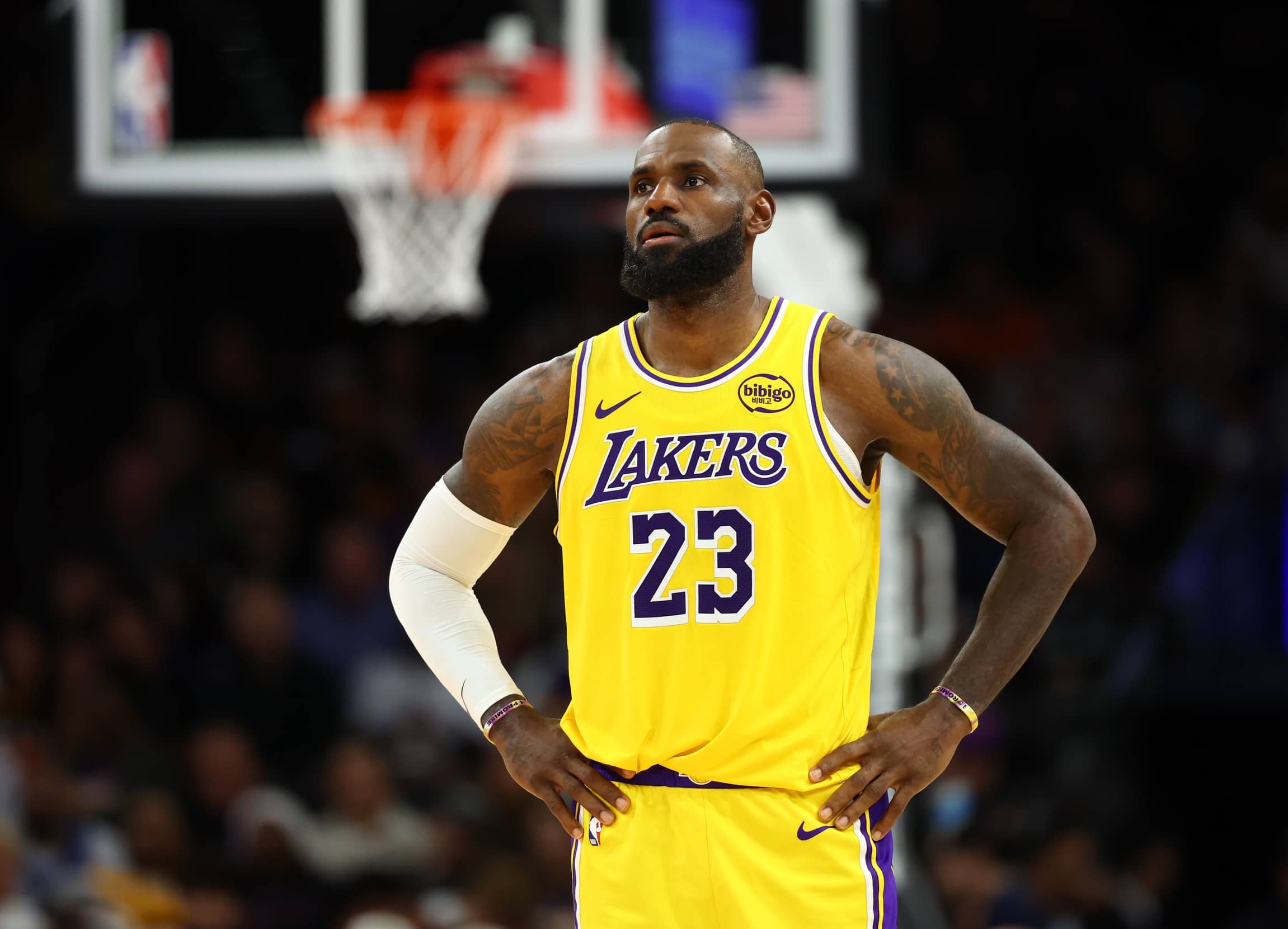 Los Angeles Lakers forward LeBron James (23) against the Phoenix Suns at Mortgage Matchup Center.