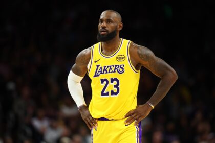 Los Angeles Lakers forward LeBron James (23) against the Phoenix Suns at Mortgage Matchup Center.