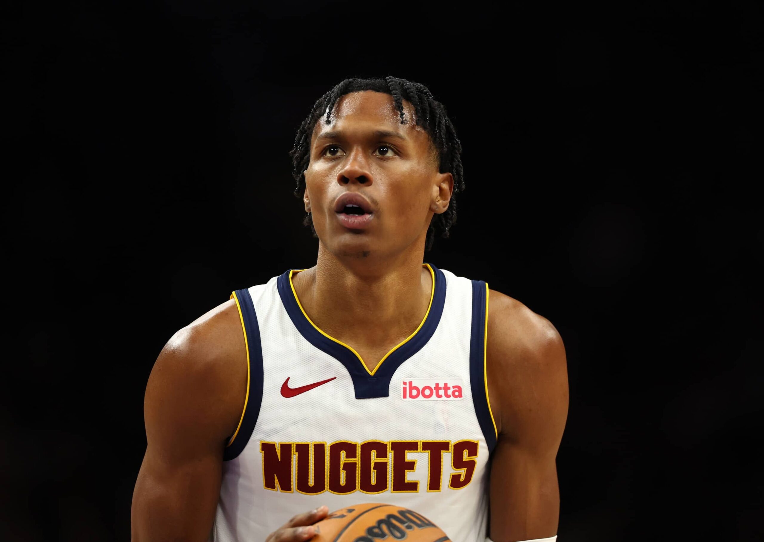 Denver Nuggets guard Peyton Watson (8) against the Phoenix Suns at the Mortgage Matchup Center.