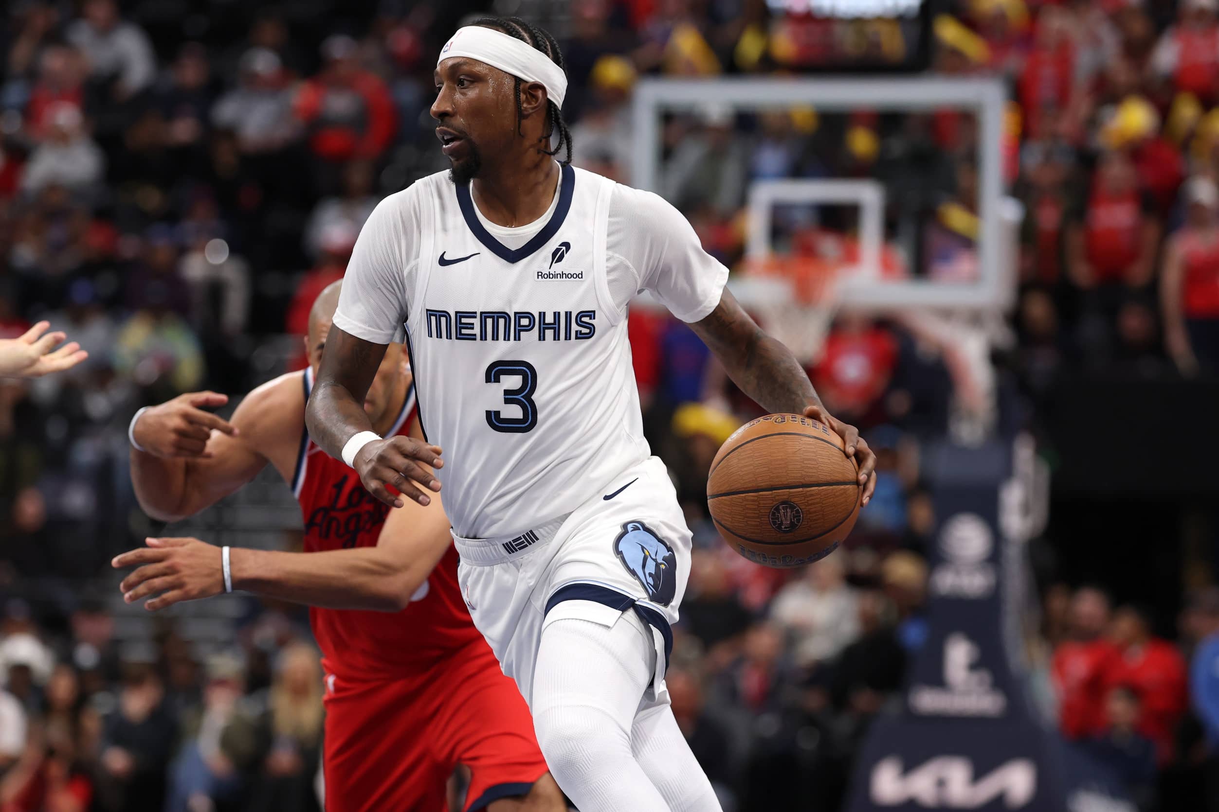 Nov 28, 2025; Inglewood, California, USA; Memphis Grizzlies guard Kentavious Caldwell-Pope (3) drives to the basket during the fourth quarter against the Los Angeles Clippers at Intuit Dome. Mandatory Credit: Kiyoshi Mio-Imagn Images