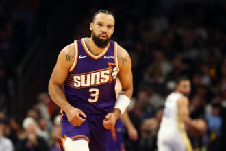 \Phoenix, Arizona, USA; Phoenix Suns forward Dillon Brooks (3) against the Golden State Warriors in the first half at Mortgage Matchup Center. Mandatory Credit: Mark J. Rebilas-Imagn Images