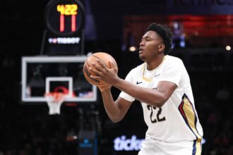 Brooklyn, New York, USA; New Orleans Pelicans center Derik Queen (22) shoots the ball against the Brooklyn Nets during the first half at Barclays Center. Mandatory Credit: Vincent Carchietta-Imagn Images