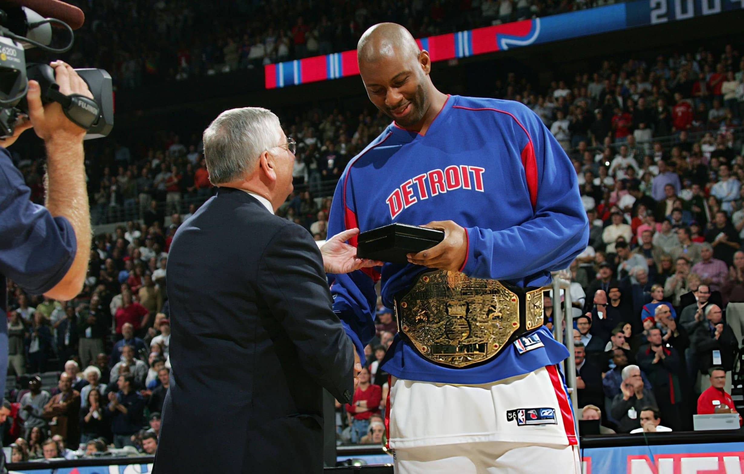 NOVEMBER 2: Elden Campbell #41 of the Detroit Pistons gets congratulated by NBA Commissioner David Stern during the championship ring ceremony prior to facing the Houston Rockets on November 2, 2004 at the Palace at Auburn Hills in Detroit, Michigan. Photo by Jesse D. Garrabrant/NBAE via Getty Images