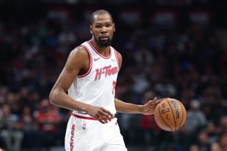 Dallas, Texas, USA; Houston Rockets forward Kevin Durant (7) controls the ball during the first quarter against the Dallas Mavericks at American Airlines Center. Mandatory Credit: Kevin Jairaj-Imagn Images