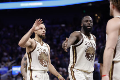 Golden State Warriors guard Stephen Curry (30) and forward Draymond Green (23) high five guard Brandin Podziemski (2) after a play against the Sacramento Kings during the fourth quarter at Chase Center. Mandatory Credit: Kelley L Cox-Imagn Images