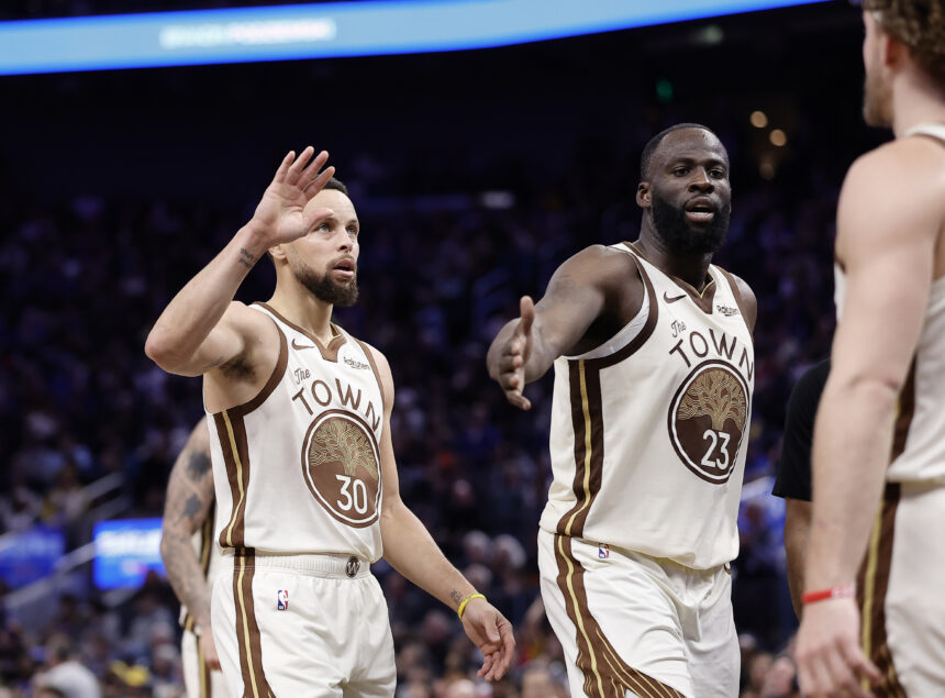 Golden State Warriors guard Stephen Curry (30) and forward Draymond Green (23) high five guard Brandin Podziemski (2) after a play against the Sacramento Kings during the fourth quarter at Chase Center. Mandatory Credit: Kelley L Cox-Imagn Images