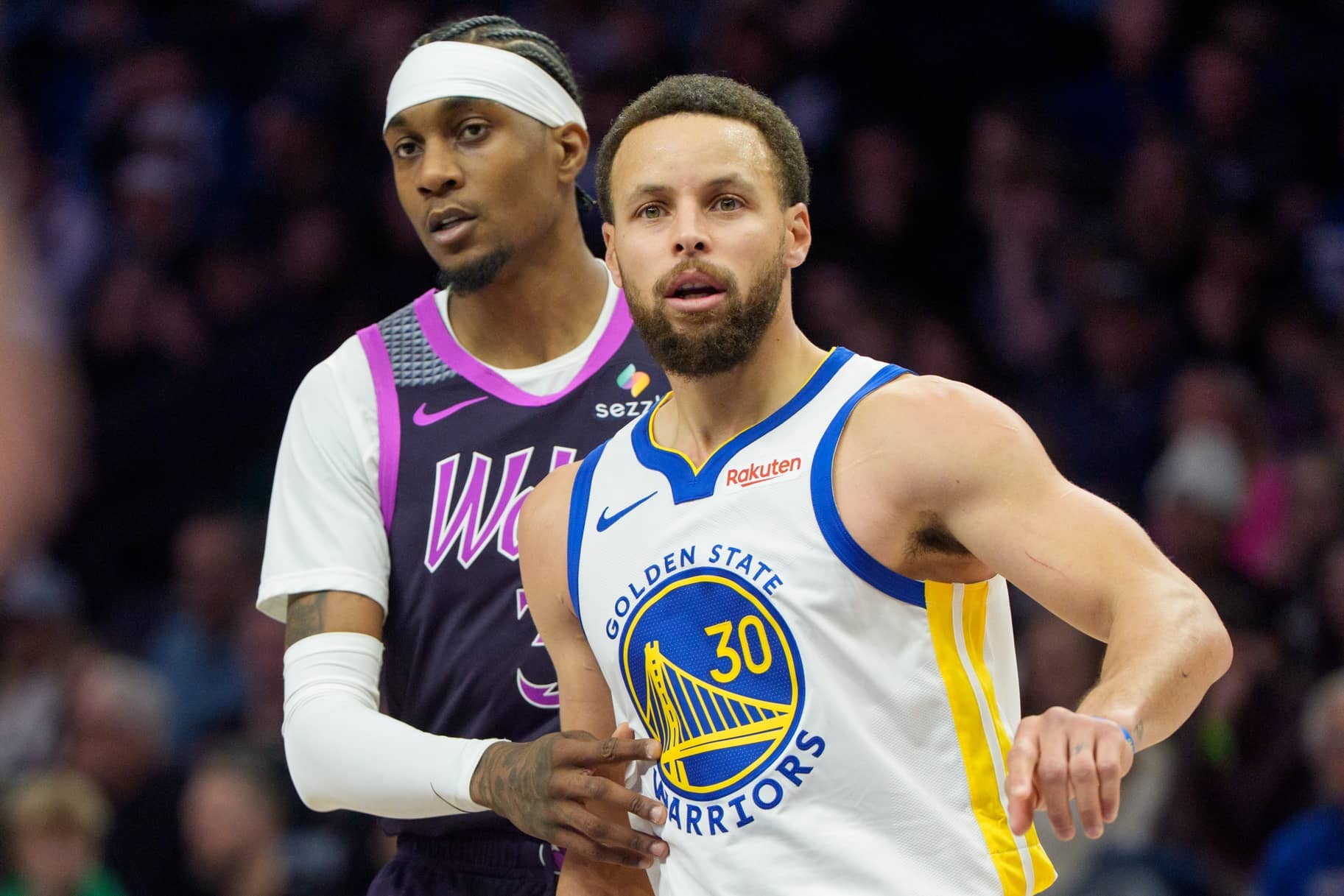 Golden State Warriors guard Stephen Curry (30) is defended by Minnesota Timberwolves forward Jaden McDaniels (3) in the fourth quarter at Target Center.
