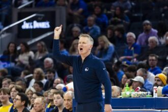 Golden State Warriors head coach Steve Kerr reacts during the second quarter against the Phoenix Suns at Chase Center. Mandatory Credit: John Hefti-Imagn Images