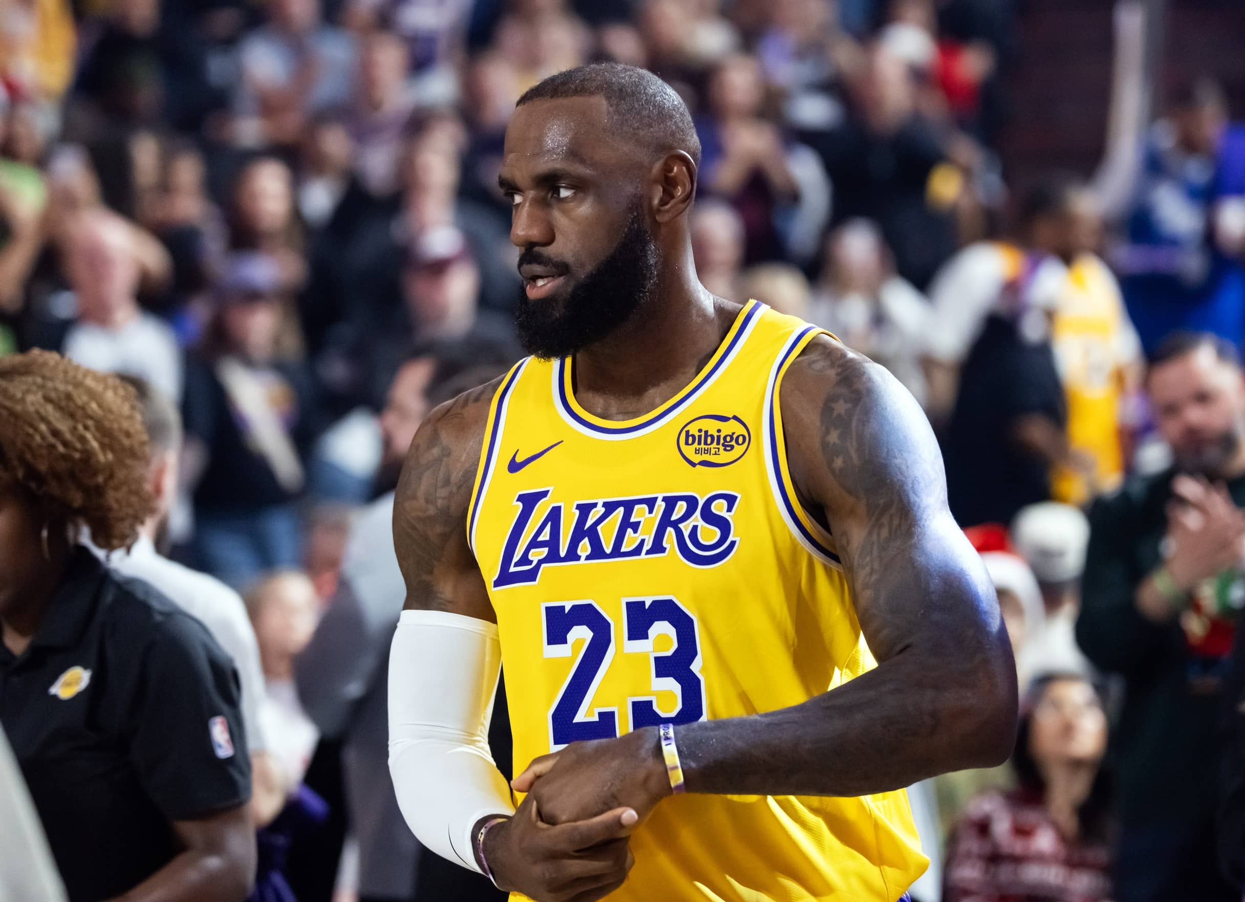 Phoenix, Arizona, USA; Los Angeles Lakers forward LeBron James (23) against the Phoenix Suns at Mortgage Matchup Center. Mandatory Credit: Mark J. Rebilas-Imagn Images