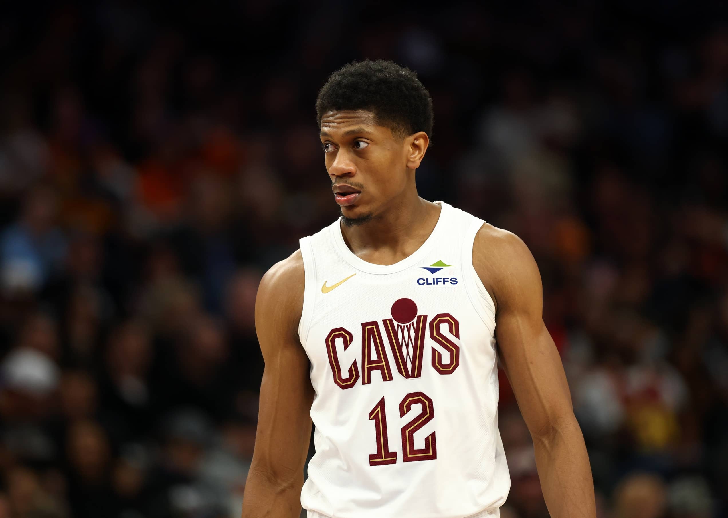 Cleveland Cavaliers forward De'Andre Hunter (12) against the Phoenix Suns at Mortgage Matchup Center.