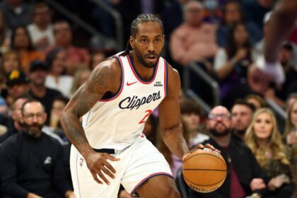 Phoenix, Arizona, USA; Los Angeles Clippers forward Kawhi Leonard (2) against the Phoenix Suns in the first half at Mortgage Matchup Center. Mandatory Credit: Mark J. Rebilas-Imagn Images