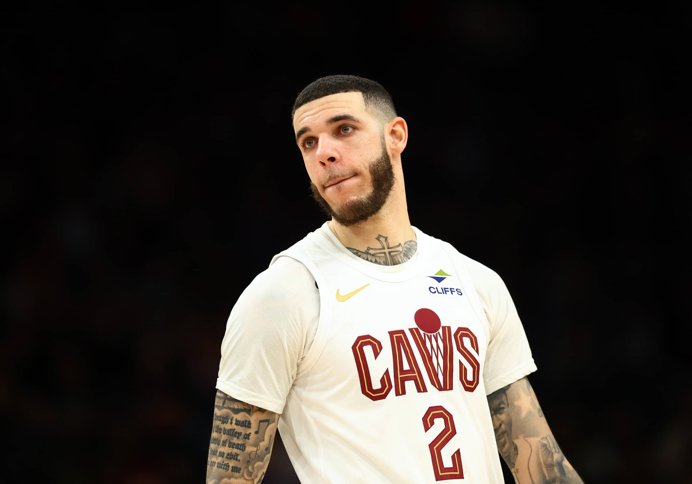 Cleveland Cavaliers guard Lonzo Ball (2) against the Phoenix Suns at Mortgage Matchup Center.