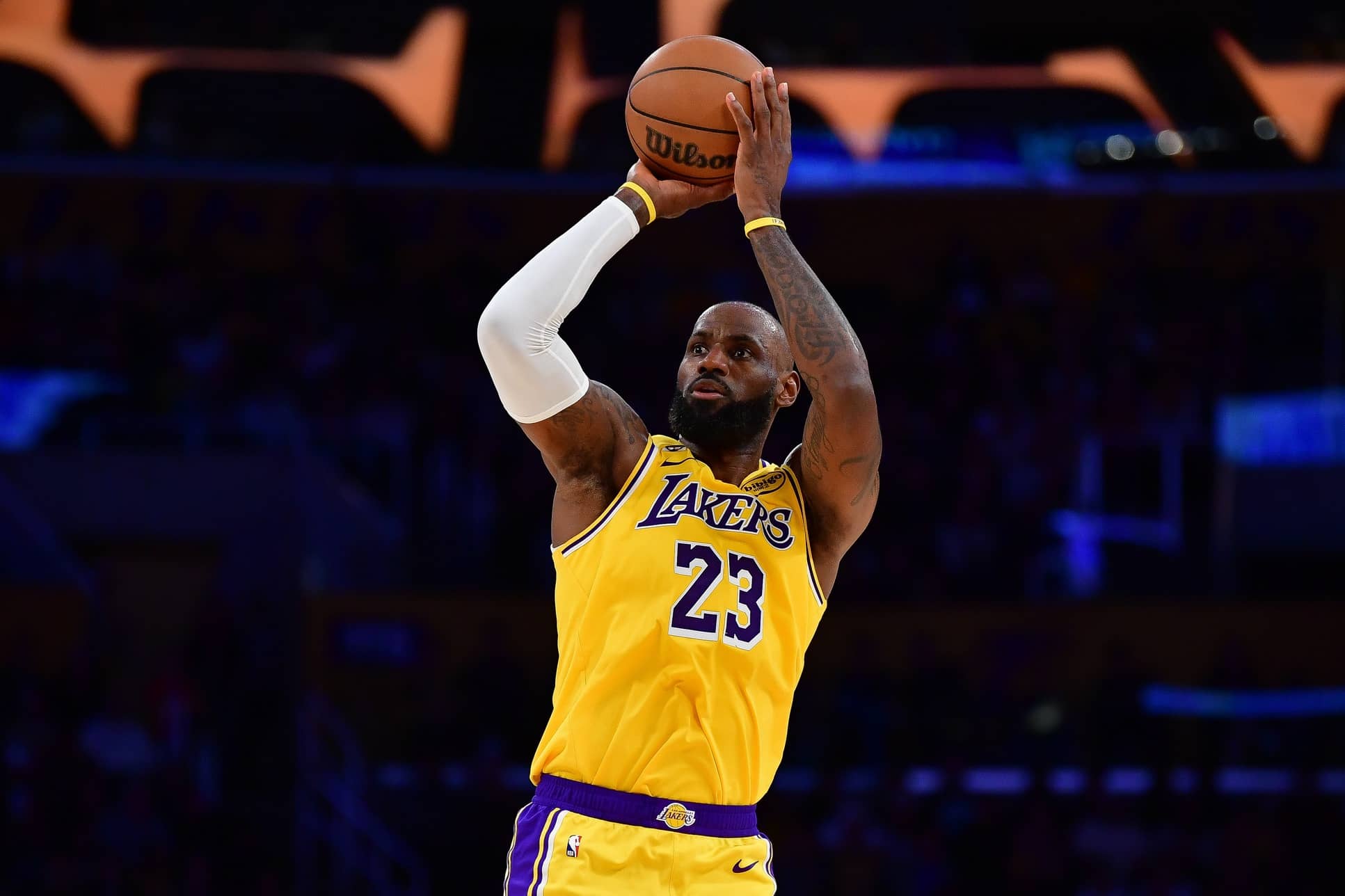 Los Angeles, California, USA; Los Angeles Lakers forward LeBron James (23) shoots against the Golden State Warriors during the first half at Crypto.com Arena. Mandatory Credit: Gary A. Vasquez-Imagn Images