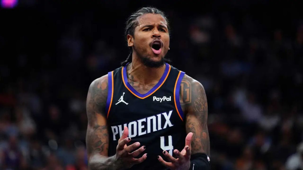 Suns guard Jalen Green (4) reacts after a no-call on his layup against the Bucks during a game at the Mortgage Matchup Center in Phoenix, on March 21, 2026.