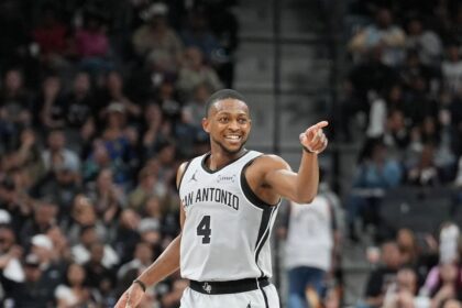 Mar 8, 2026; San Antonio, Texas, USA; San Antonio Spurs guard De'aaron Fox (4) celebrates in the second half against the Houston Rockets at Frost Bank Center. Mandatory Credit: Daniel Dunn-Imagn Images
