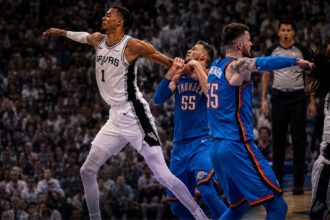 Isaiah Hartenstein was called out for his dirty plays against Stephon Castle and Victor Wembanyama by Spurs fans. Mandatory Credit: Fadeaway World