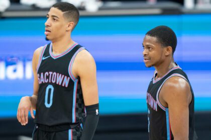 Sacramento Kings guard Tyrese Haliburton (0) and guard De'Aaron Fox (5) during the third quarter against the Washington Wizards at Golden 1 Center.