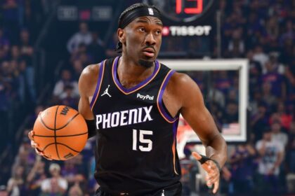 PHOENIX, AZ - APRIL 14: Mark Williams #15 of the Phoenix Suns looks to pass the ball during the game against the Portland Trail Blazers during the 2026 SoFi Play-In Tournament on April 14, 2026 at PHX Arena in Phoenix, Arizona. (Photo by Barry Gossage/NBAE via Getty Images)